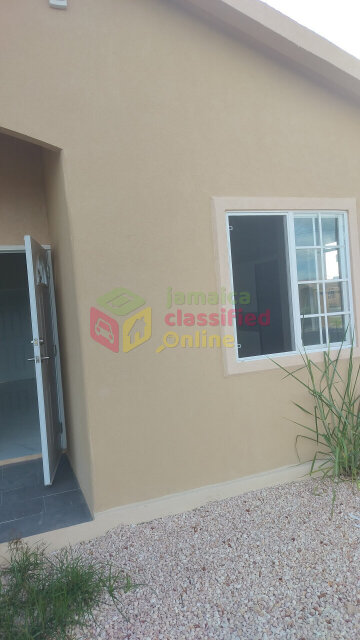 2 Bedroom 1 Bath With Living Room & Kitchen