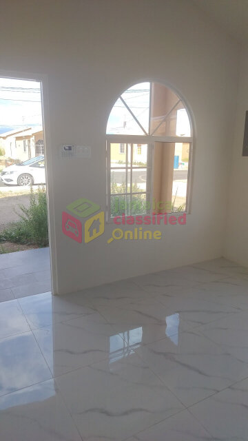 2 Bedroom 1 Bath With Living Room & Kitchen