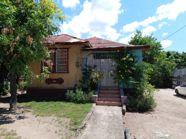 4 Bedrooms 1 Bath Good for Truck Parking