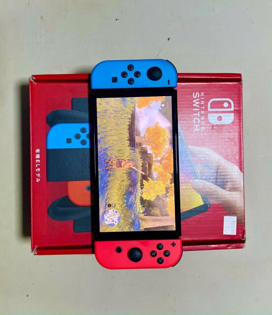 Nintendo Switch OLED + Zelda: Tears Of The Kingdom