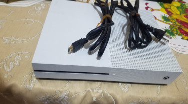 XBOX ONE S  Consoles HAFTWAY TREE