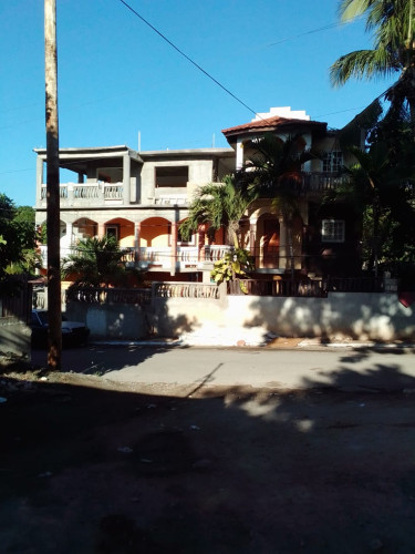 Simple Bachelor Unit Airbnb & Hotels $3000