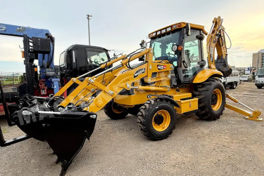 Massive 420 Backhoe Loaders For Sale In Jamaica