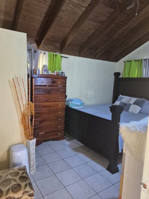 2 Bedrooms 1 Bathroom