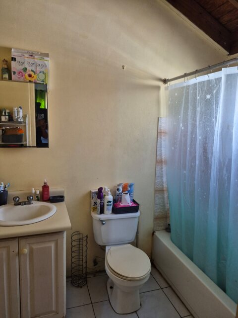 2 Bedrooms 1 Bathroom