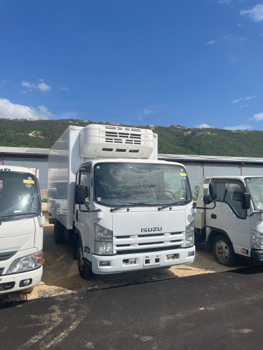 2016Isuzu Elf 5ton(standard ) Trucks Portmore 