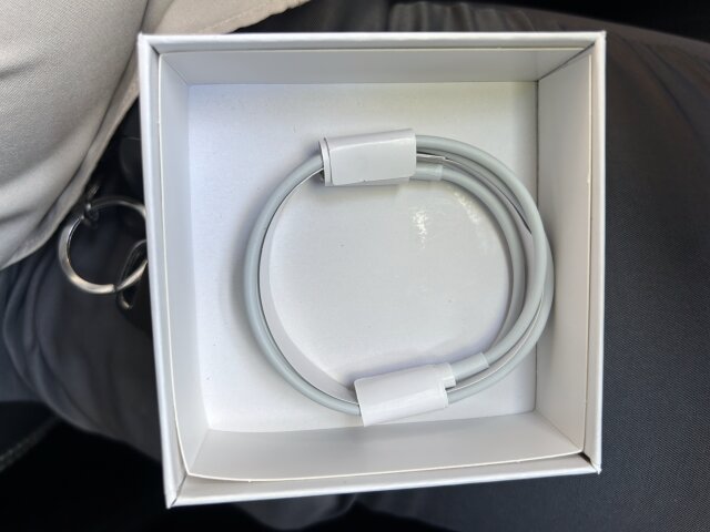 Apple AirPods 2nd Gen (Like New)