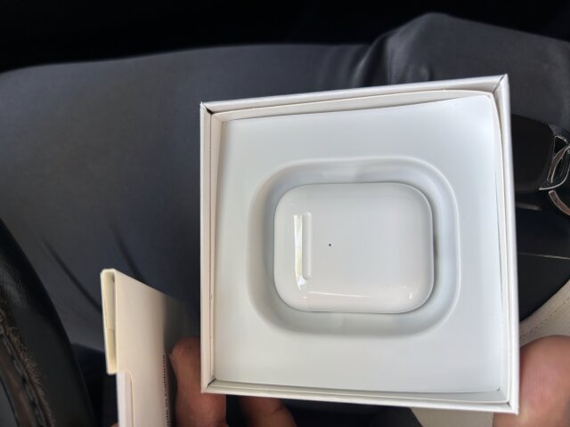 Apple AirPods 2nd Gen (Like New)