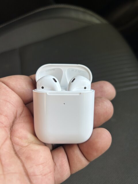 Apple AirPods 2nd Gen (Like New)