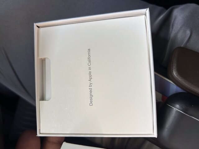 Apple AirPods 2nd Gen (Like New)