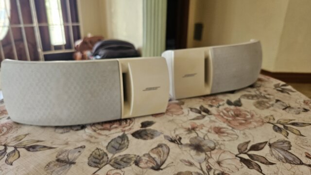 4 Bose Speakers | High Quantity