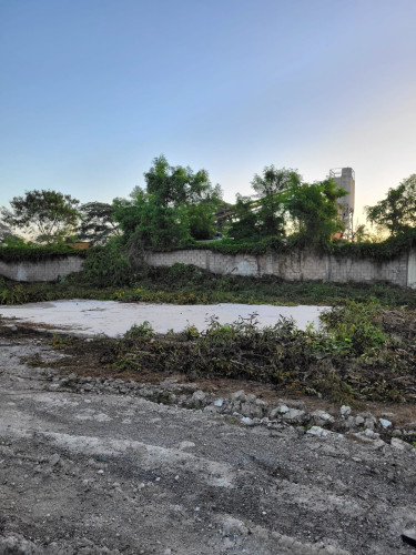Large ¾ Acre Property With Endless Potential
