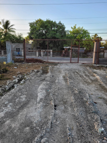 Large ¾ Acre Property With Endless Potential Land Job's Lane