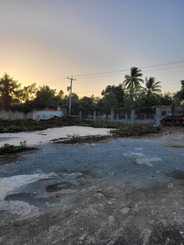Large ¾ Acre Property With Endless Potential