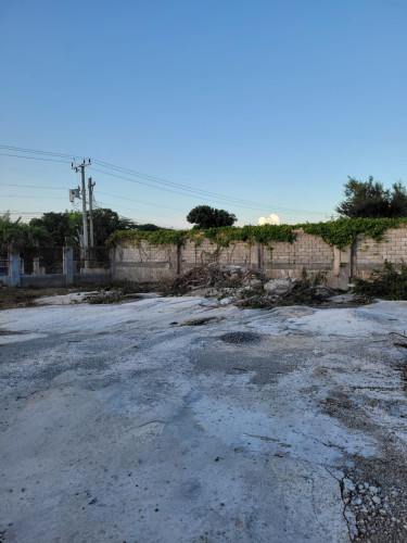 Large ¾ Acre Property With Endless Potential