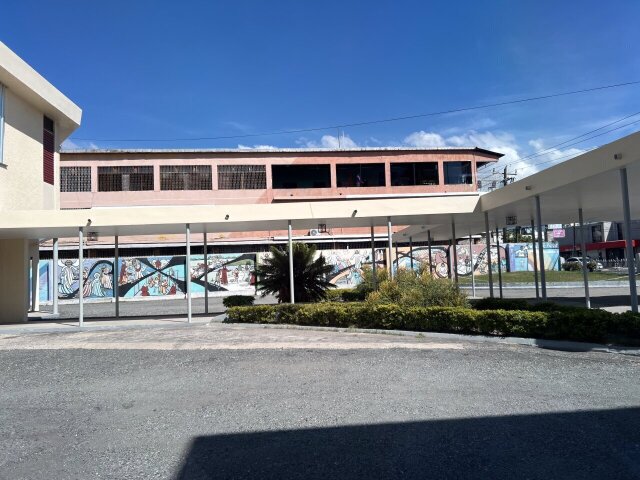 Entire Top Floor 2700sqft