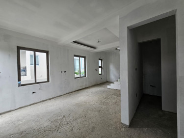 3 Bedrooms Multi-level Apartment With 3.5 Baths