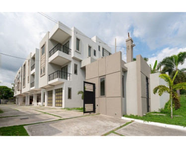 3 Bedrooms Multi-level Apartment With 3.5 Baths Apartments Widombe Road