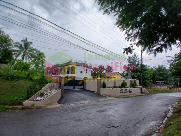 1 Bedroom 1 Bath Apartment In Bog Walk