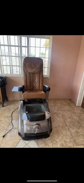 Pedicure Chairs    7 Of Them In Total