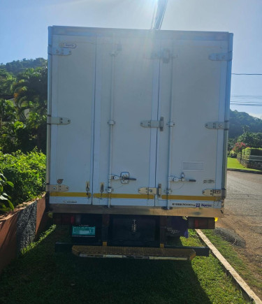 2017 Isuzu Elf 
