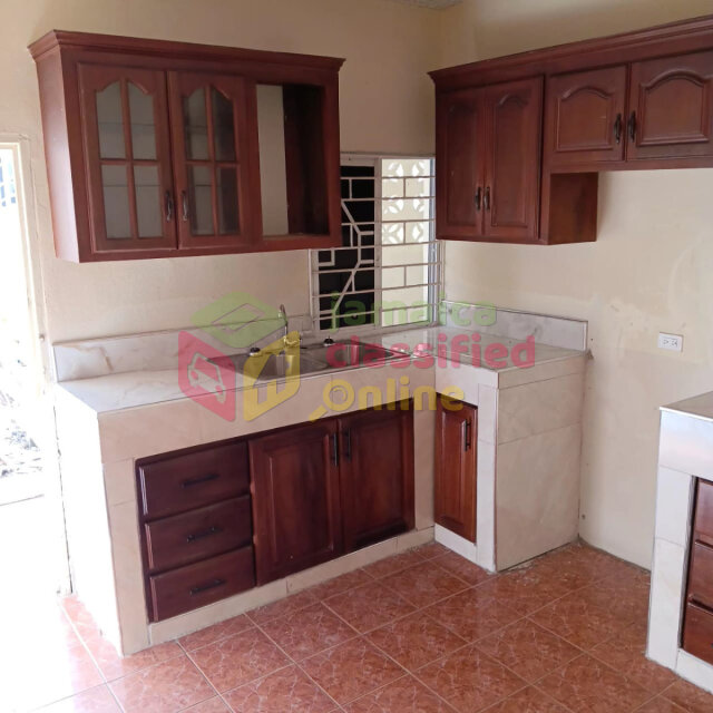 3 Bedrooms Apartment