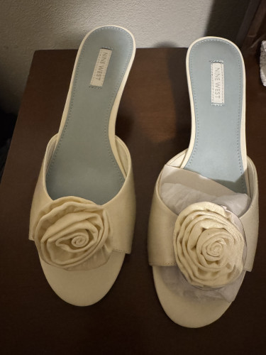 New & Slightly Used  Women's Clothes Mineral Heights 