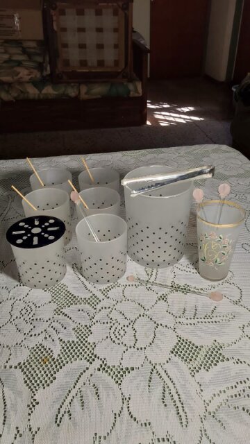 Antque 18-piece Drink Wear Decorations Kingston
