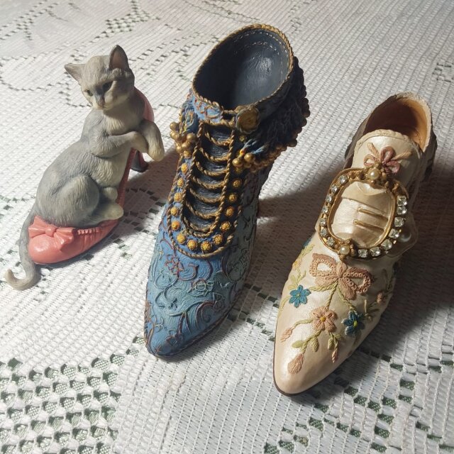 3 Shoe Figurines Decorations Kingston
