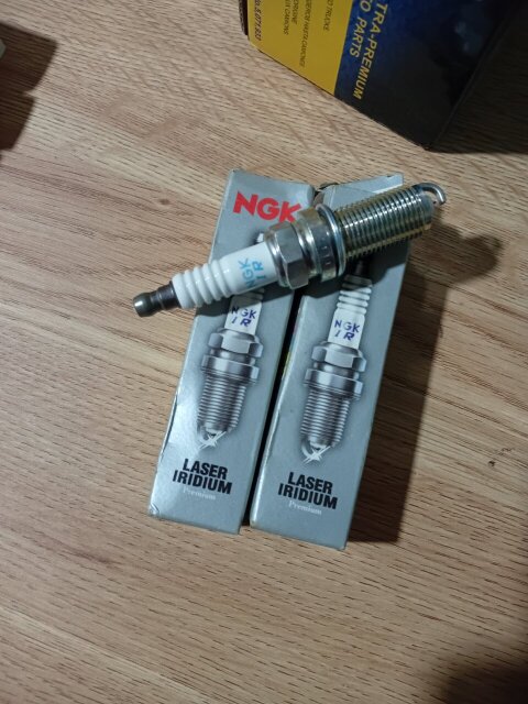 3 Laser Iridium Spark Plugs ILFR6T11 4904