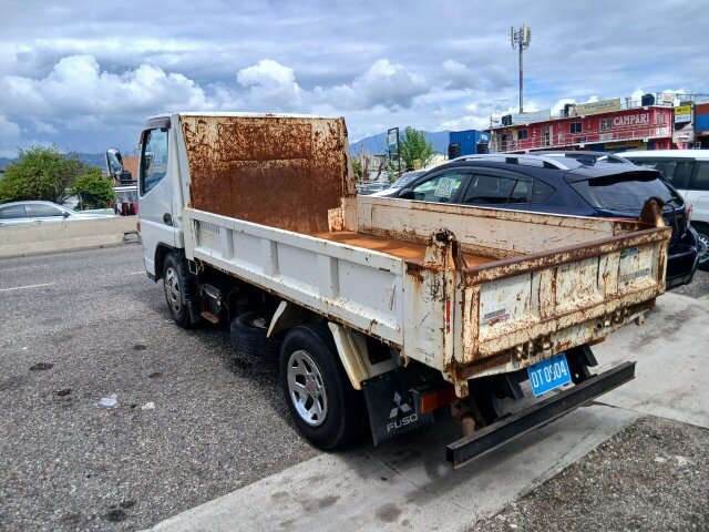 2013 MITSUBISHI CANTER 3.85M NOW!!
