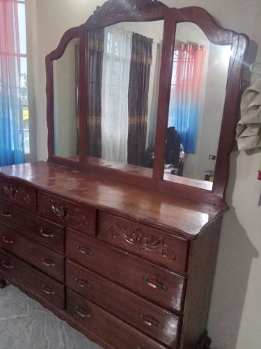 Dresser With Mirror