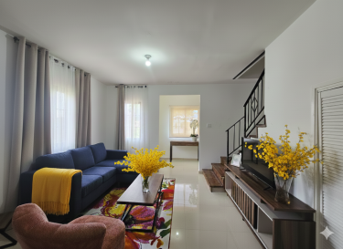 2 Bedrooms 2.5 Baths Townhouse For Sale