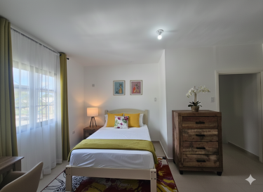 2 Bedrooms 2.5 Baths Townhouse For Sale