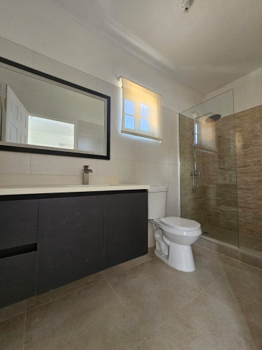 2 Bedrooms 2.5 Baths Townhouse For Sale