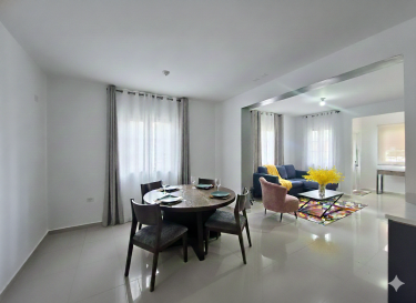 2 Bedrooms 2.5 Baths Townhouse For Sale