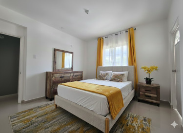 2 Bedrooms 2.5 Baths Townhouse For Sale