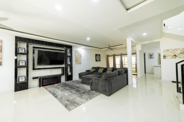 3 Bedrooms Townhouse 