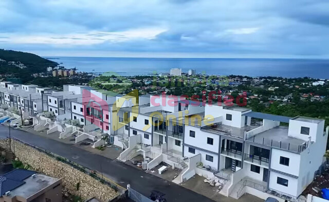 3 Bedrooms Townhouse