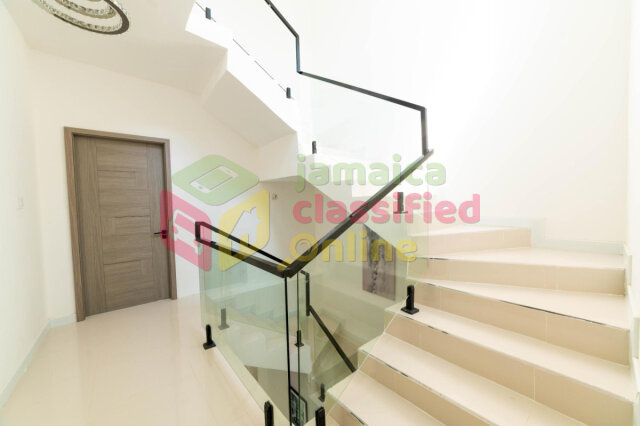 3 Bedrooms Townhouse