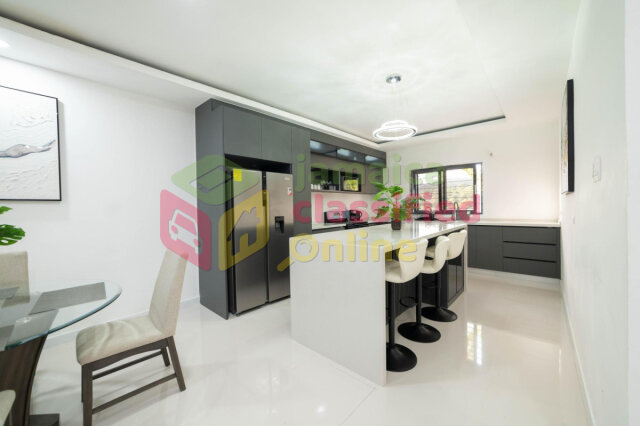 3 Bedrooms Townhouse