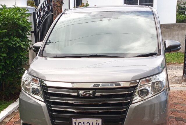 Noah 7 Seat For Rent Suv