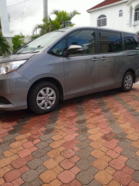 Noah 7 Seat For Rent Suv