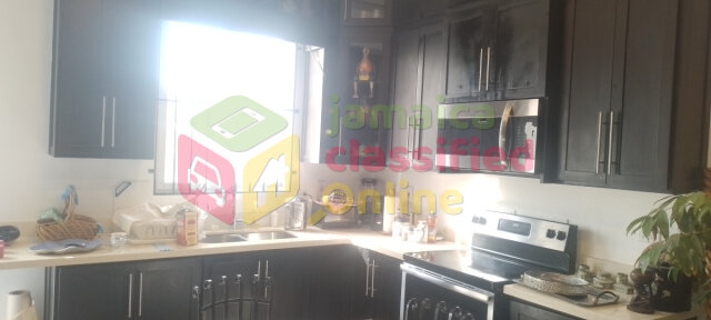 2 Bedrooms Ground Level Apartment In Kingston 6