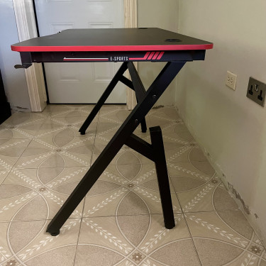 E-SPORTS Computer Desk Office /Gaming Tables & Desks Portmore 