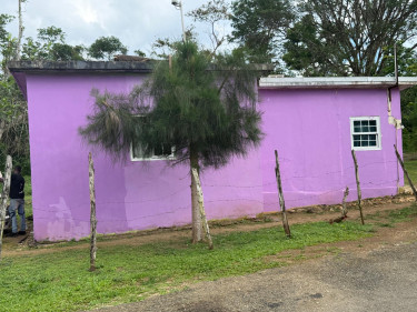 2 Bedroom House For Sale In Evergreen,Comfort Hall