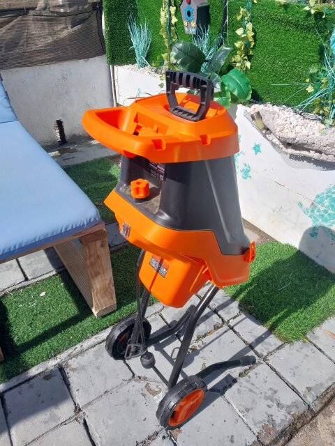 WEN Electric Wood Chipper And Shredder, 15-Amp