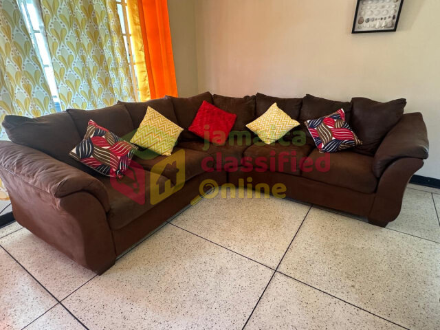 Curved Sectional. Used, Good Condition. Sofas Kingston