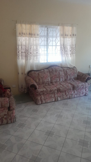 4 Bedrooms House