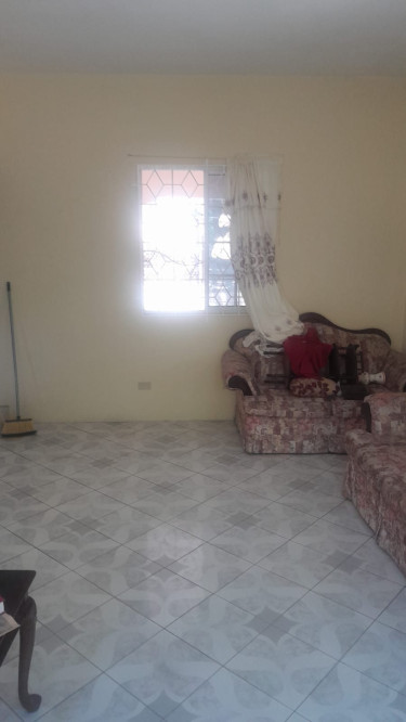 4 Bedrooms House
